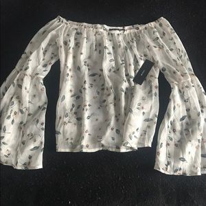 🌼NWT Lulu’s Off The Shoulder Blouse🌼